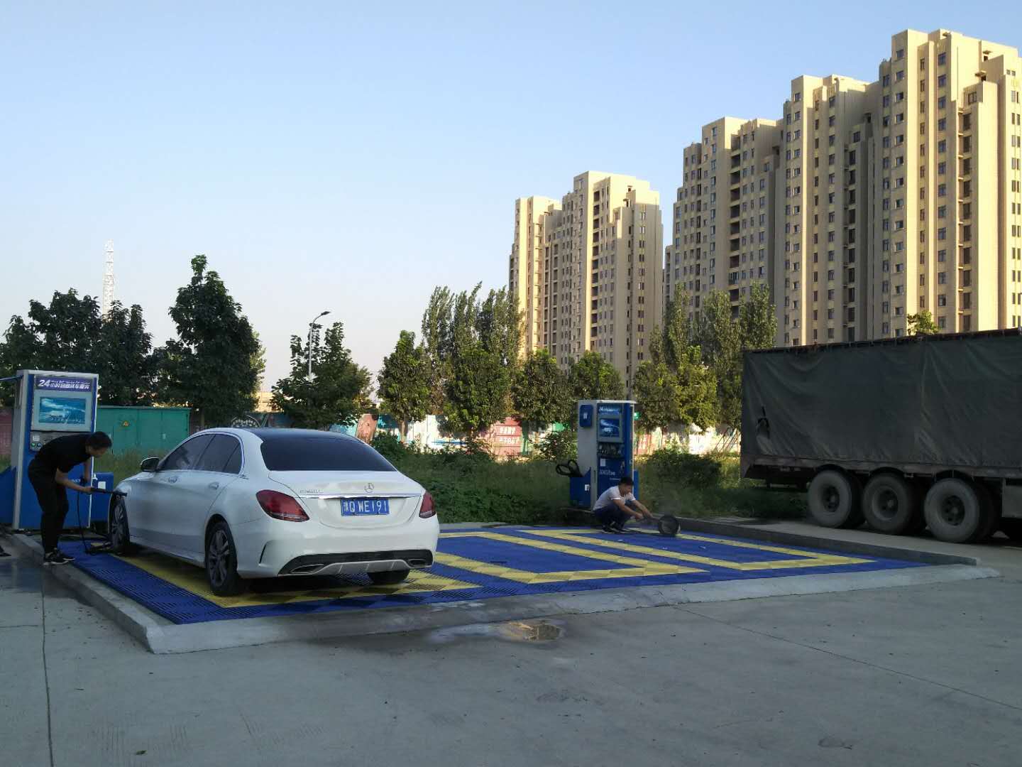 奔驰自助洗车.jpg