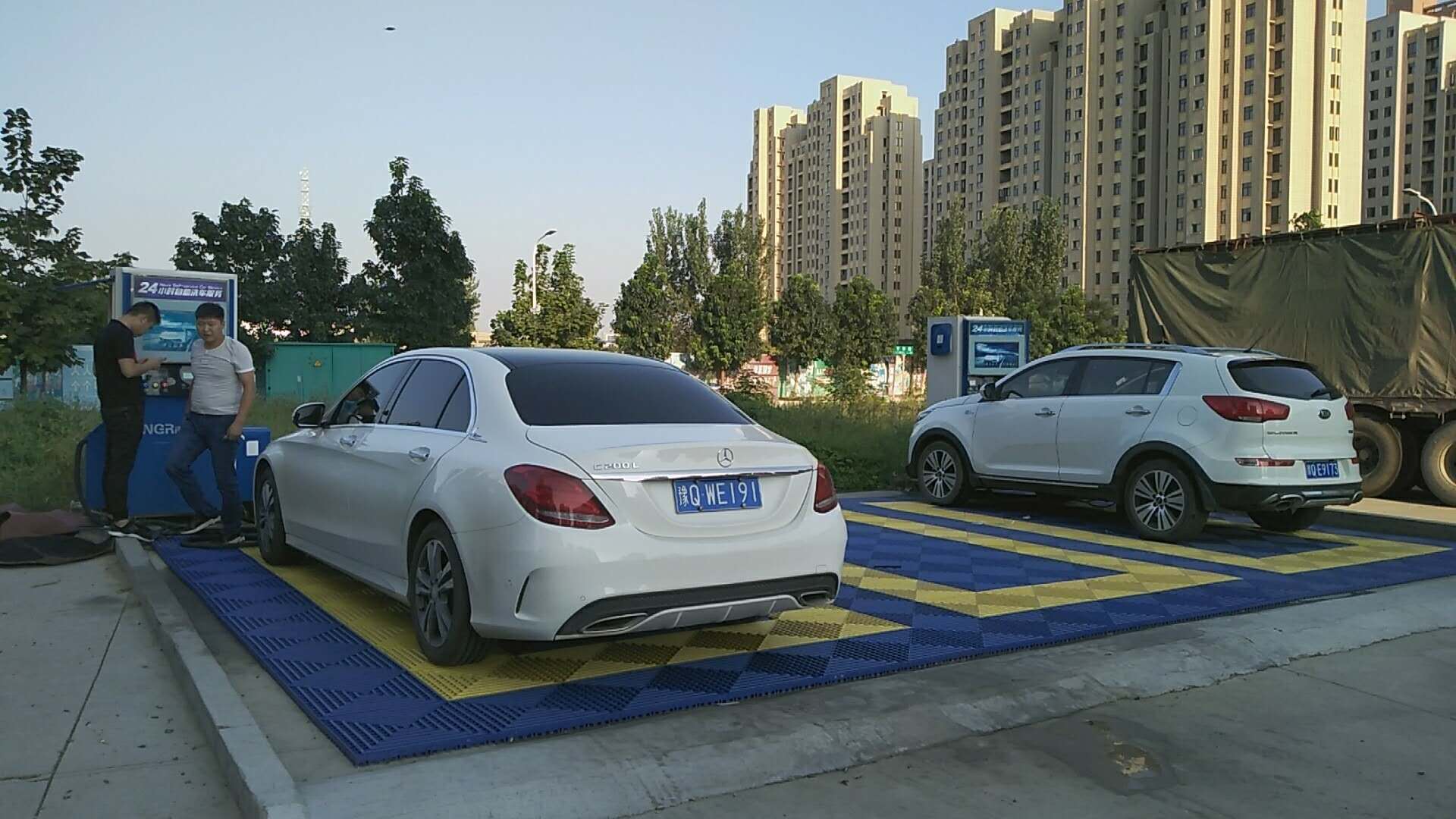 奔驰洗车.jpg
